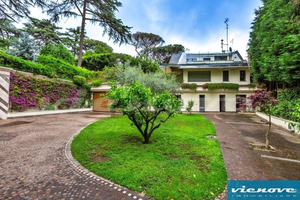 casa indipendente in vendita a Roma in zona EUR