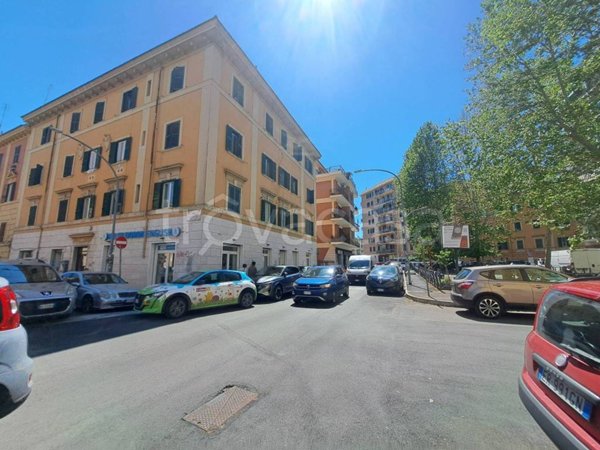 negozio in vendita a Roma in zona Tuscolano