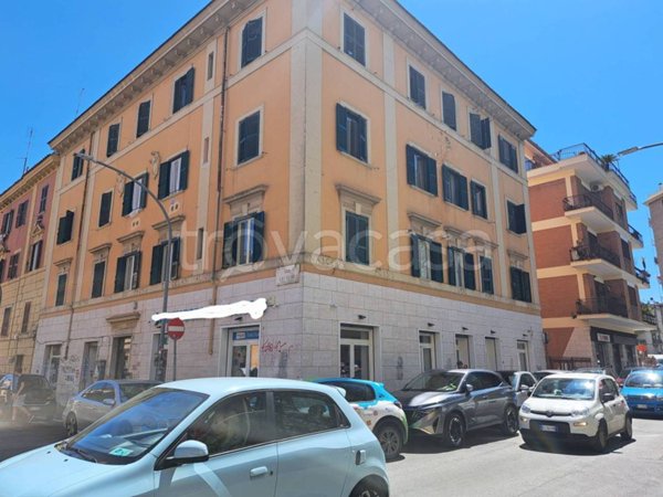 negozio in vendita a Roma in zona Tuscolano