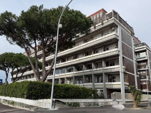 appartamento in vendita a Roma in zona Castel Fusano