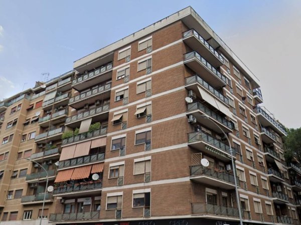 appartamento in vendita a Roma in zona Appio Latino