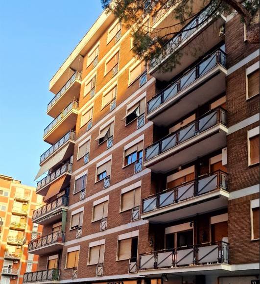 appartamento in vendita a Roma in zona Appio Latino