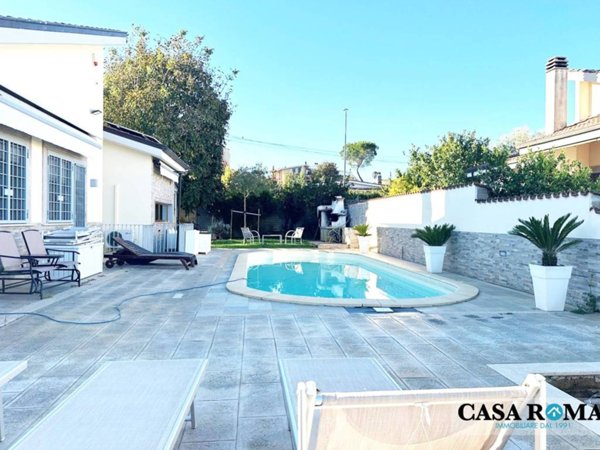 casa indipendente in vendita a Roma in zona Valle Muricana