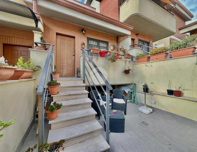 casa indipendente in vendita a Roma