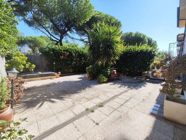 casa indipendente in vendita a Roma in zona Torre Angela