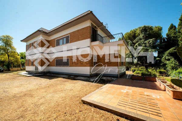 casa indipendente in vendita a Roma in zona Ardeatino