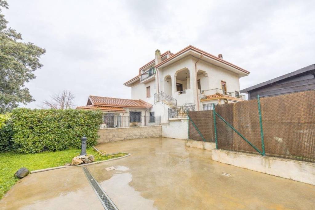 casa indipendente in vendita a Roma