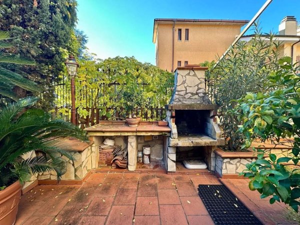casa indipendente in vendita a Roma