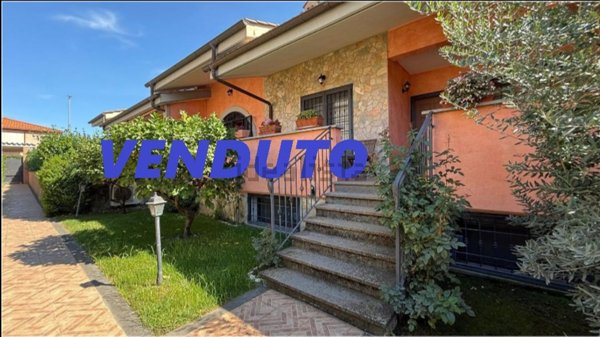 casa indipendente in vendita a Roma in zona Pantan Monastero