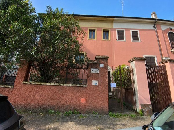 casa indipendente in vendita a Roma