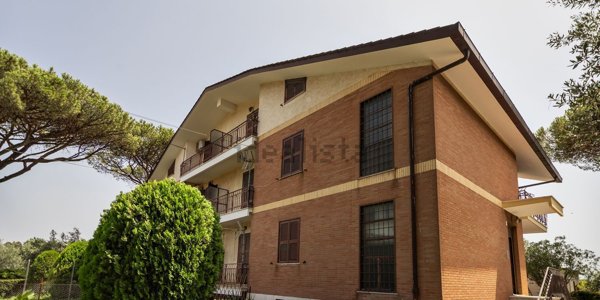 casa indipendente in vendita a Roma in zona Ardeatino