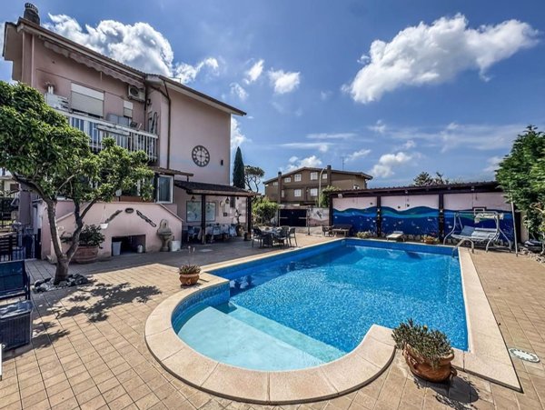 casa indipendente in vendita a Roma in zona Axa