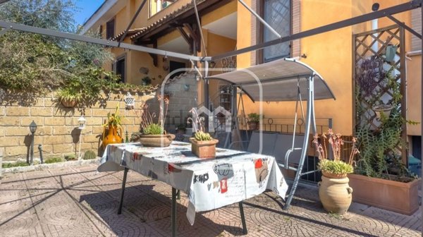 casa indipendente in vendita a Roma in zona Acilia