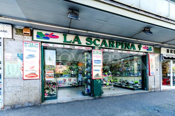 negozio in vendita a Roma in zona Borghesiana