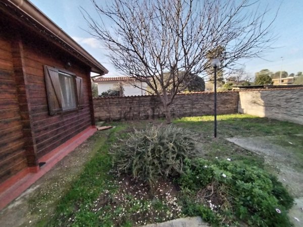 casa indipendente in vendita a Roma in zona Ostia Antica