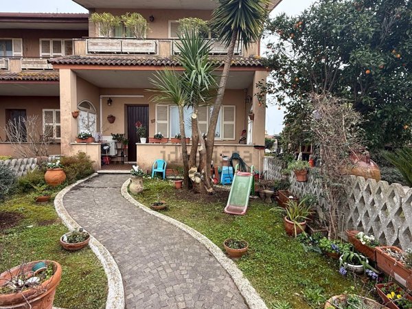 casa indipendente in vendita a Roma in zona Selva Candida