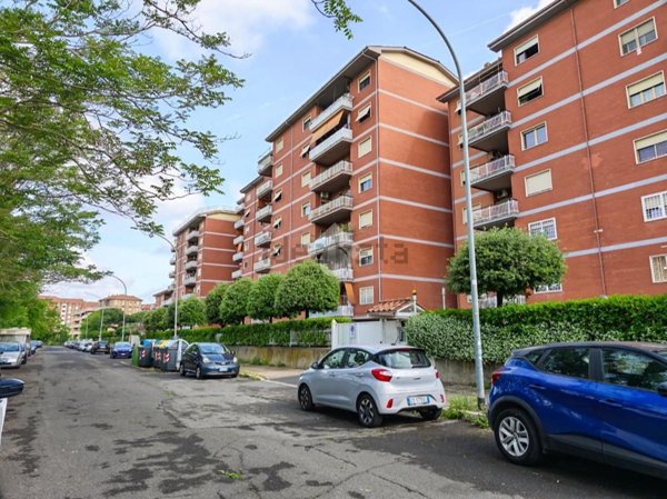 appartamento in vendita a Roma in zona Torre Spaccata