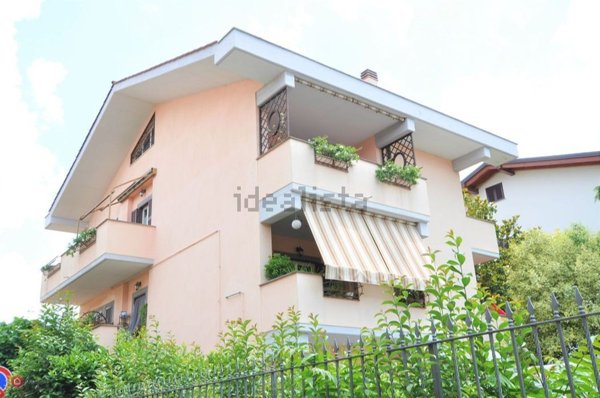 casa indipendente in vendita a Roma in zona Finocchio