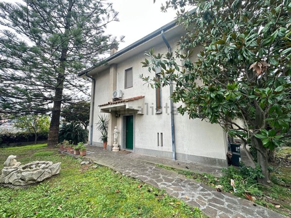 casa indipendente in vendita a Roma in zona EUR