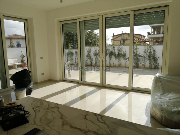 casa indipendente in vendita a Roma in zona Finocchio