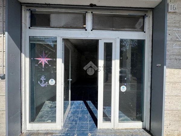 locale commerciale in vendita a Roma in zona Ostia
