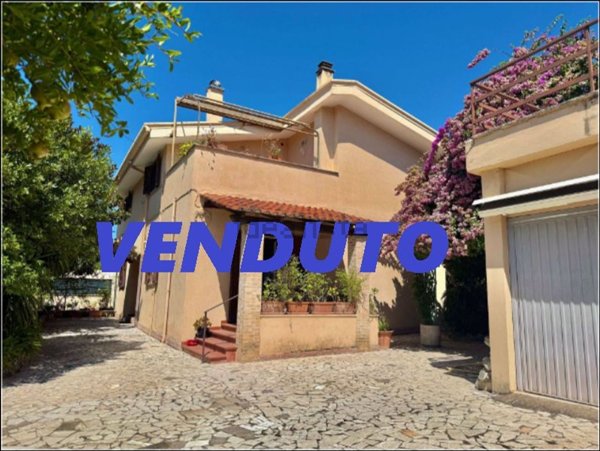 pentavano in vendita a Roma in zona Corviale