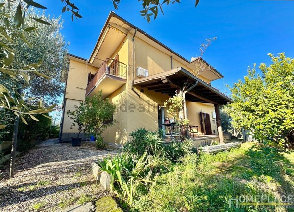 casa indipendente in vendita a Roma in zona Finocchio