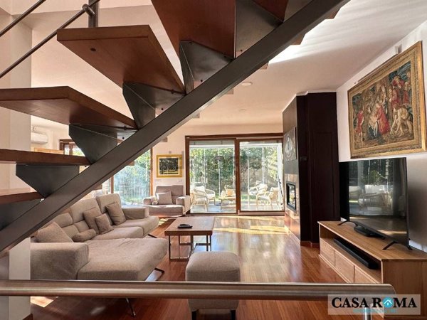 casa indipendente in vendita a Roma in zona Valle Muricana
