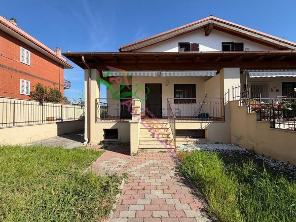 casa indipendente in vendita a Roma in zona Colle del Sole