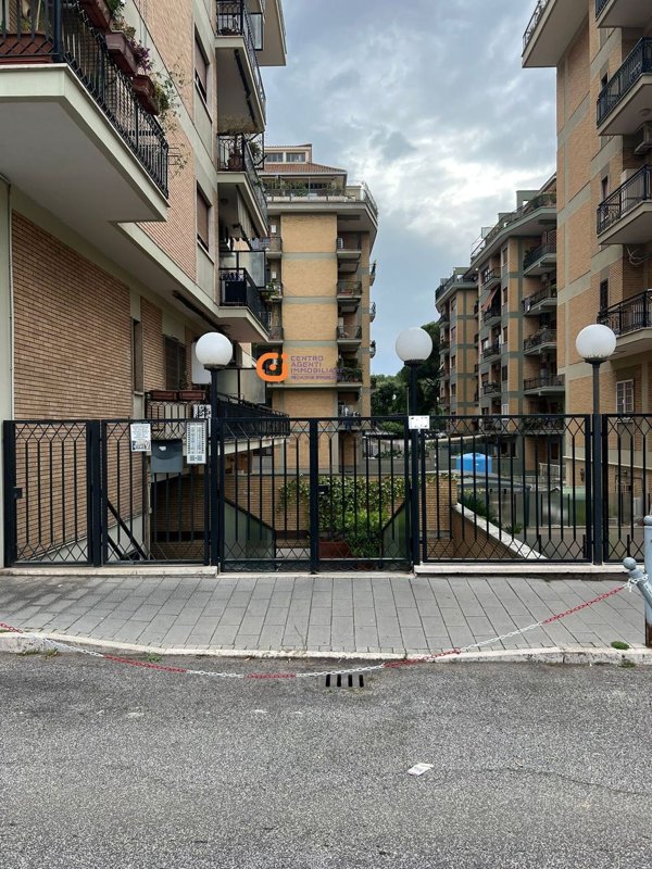 appartamento in vendita a Roma in zona Tuscolano