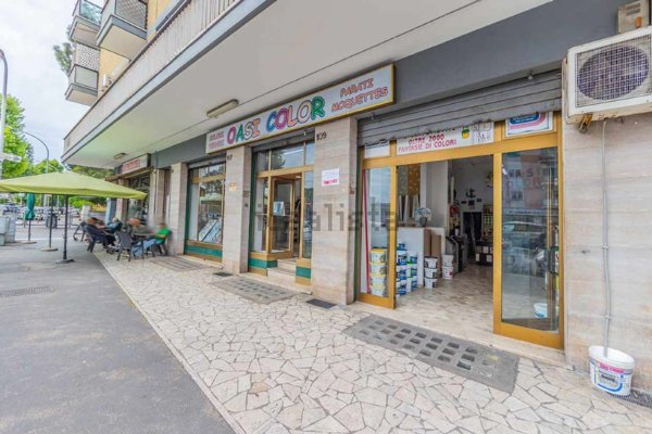 locale commerciale in vendita a Roma in zona Don Bosco