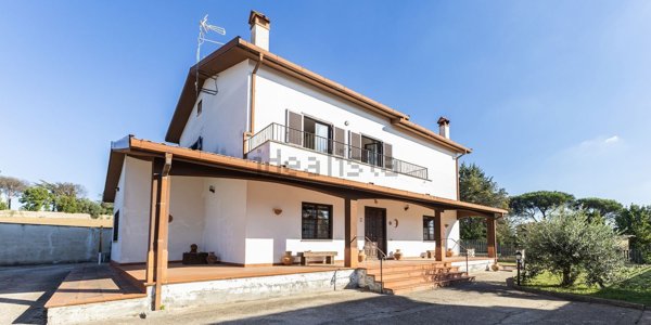 casa indipendente in vendita a Roma