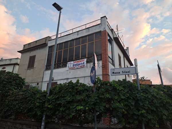 casa indipendente in vendita a Roma in zona Finocchio