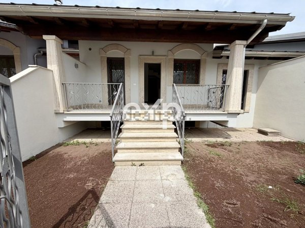 casa indipendente in vendita a Roma in zona Infernetto