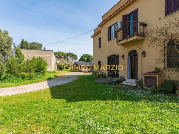 casa indipendente in vendita a Roma in zona Sette Bagni
