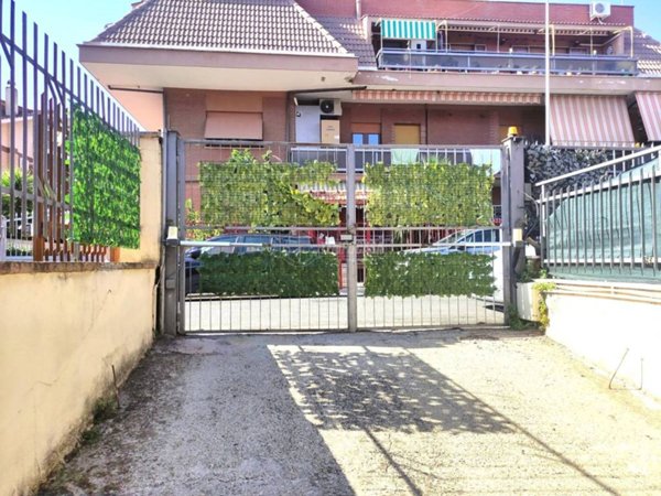 appartamento in vendita a Roma in zona Tor Vergata/Torrenova