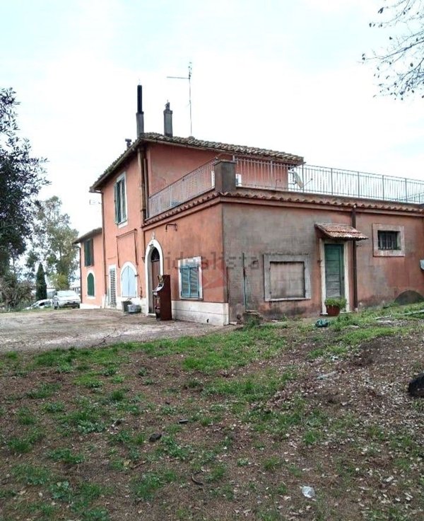 casa indipendente in vendita a Roma in zona Finocchio