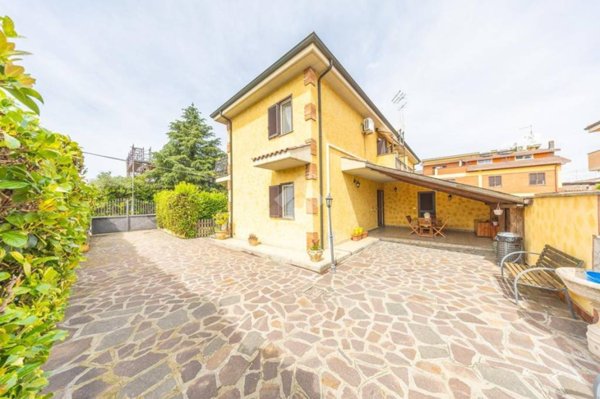 casa indipendente in vendita a Roma in zona Giardini di Corcolle