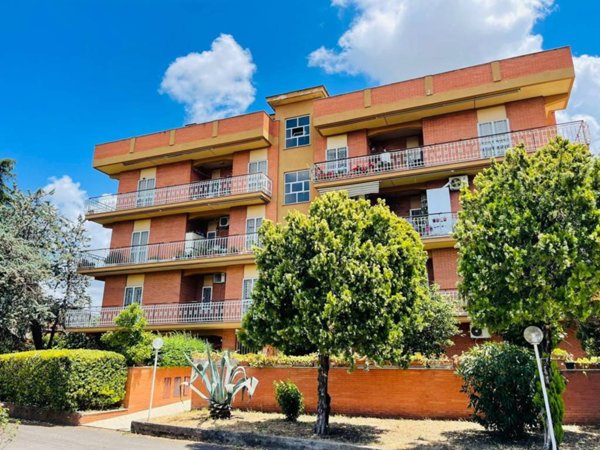 appartamento in vendita a Roma in zona Torre Maura