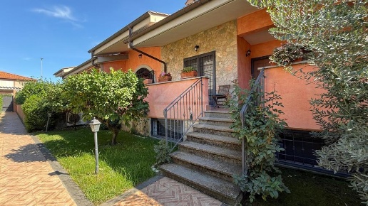 casa indipendente in vendita a Roma in zona Pantan Monastero