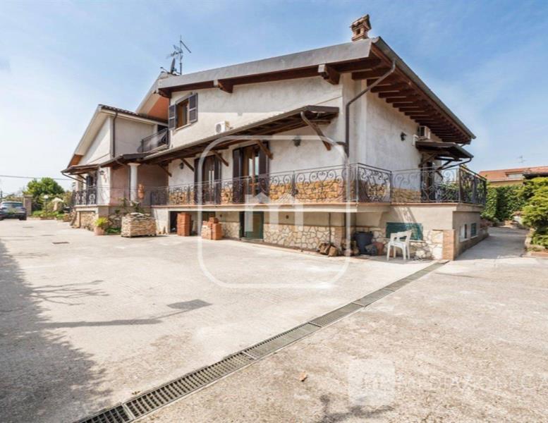 casa indipendente in vendita a Roma in zona Finocchio