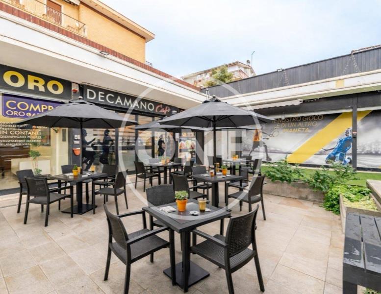 negozio in vendita a Roma in zona Castelverde