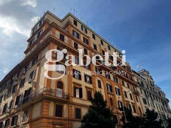appartamento in vendita a Roma in zona Appio Latino
