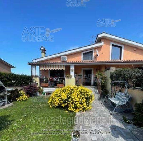 casa indipendente in vendita a Roma in zona Lunghezza