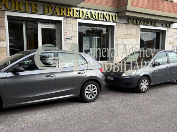 negozio in vendita a Roma in zona Tuscolano