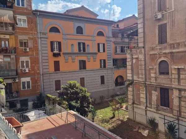 appartamento in vendita a Roma in zona Appio Latino