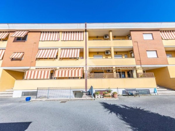 appartamento in vendita a Roma in zona Castelverde