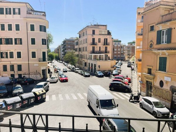 appartamento in vendita a Roma in zona Appio Latino