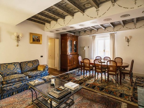 appartamento in vendita a Roma in zona Trevi-Colonna