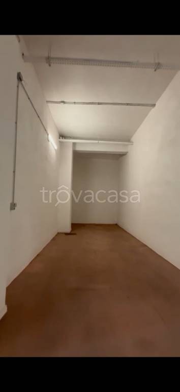 locale commerciale in vendita a Roma in zona Torre Spaccata